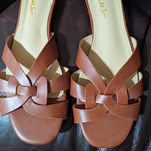 Lulu's brown sandals